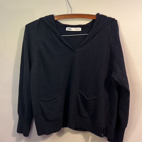 Zara Women’s Navy V-Neck Sweater - Picture 1 of 6